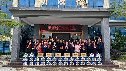 祝大家2023年兔年大吉！